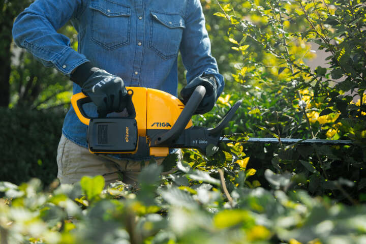 STIGA Akku-Heckenschere HT 300e Kit